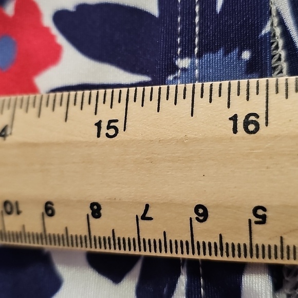 B SKINZ Blue/Red Floral Mini Skort. Huge Pockets. Small - Picture 6 of 8